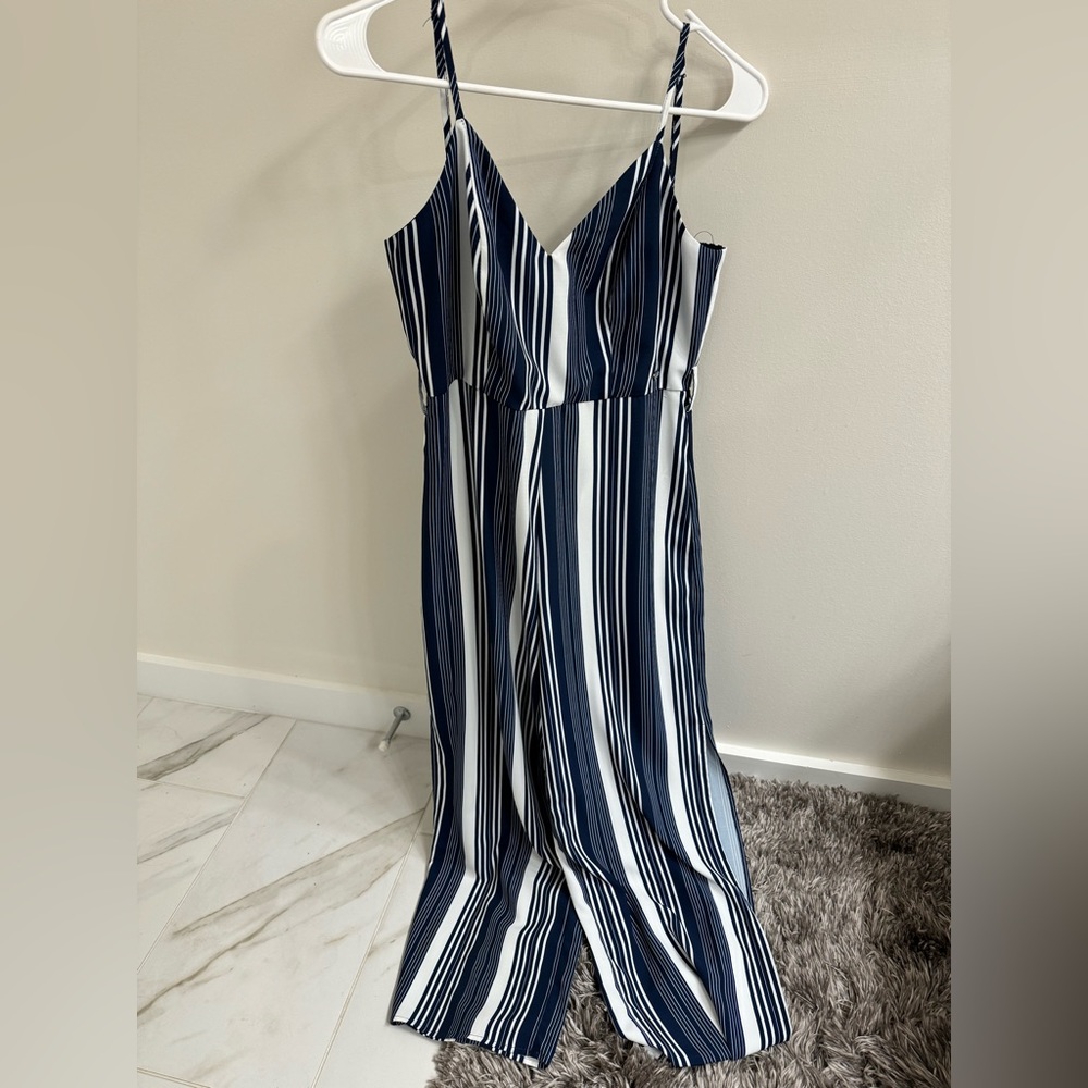 XS Guess jumpsuit. Navy/White